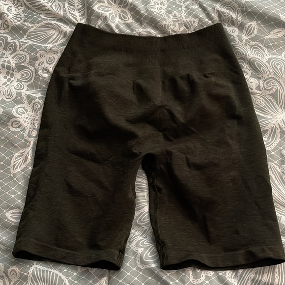 Alphalete Amplify Biker Shorts in Evergreen - Picture 5 of 5